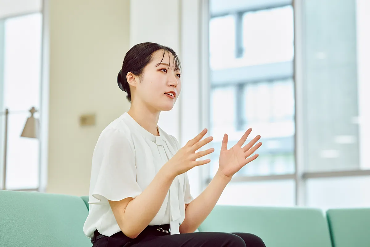 話す岡田さん