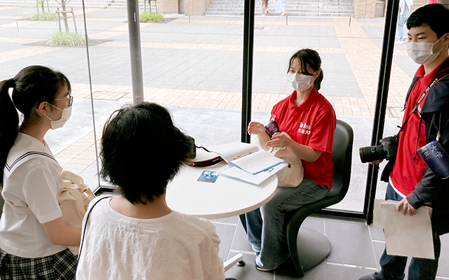 大谷大学新聞社 取材中の様子