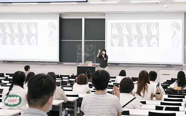 国際学部模擬授業の写真