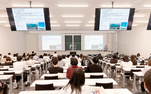 過去の「社会学部コミュニティデザイン学科 学び紹介」の様子