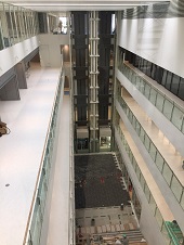 【20160712】建築工事／中央エリア5階吹抜け南側エレベーター