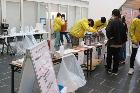 学園祭試飲会の様子