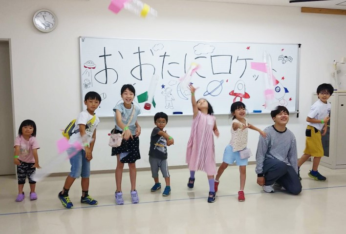 当日の様子(傘袋ロケットをとばそう)