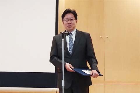 授賞式:文学部哲学科 村山 保史 教授