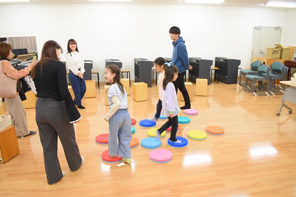 当日の様子:いろんな楽器を触ってみよう!!