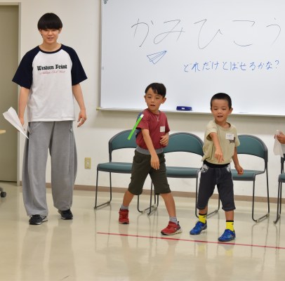 紙飛行機を飛ばそう！