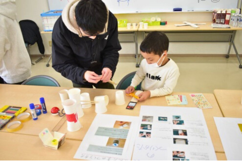 当日の様子：日本の伝統遊びを楽しもう！ ～手作りけん玉と手作りこま～