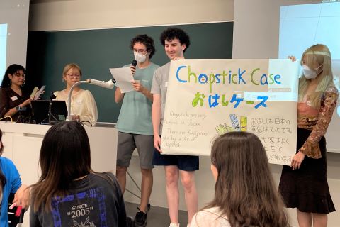 企画した商品をプレゼンテーション