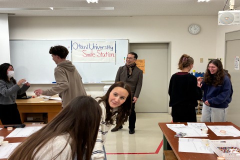 真剣勝負が終わると笑顔があふれる会場内