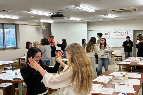 ルールを聞きながらみんなで手押し相撲