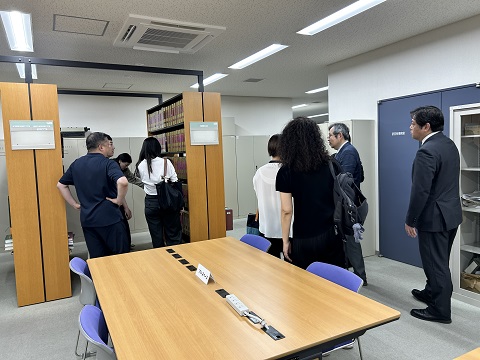 真宗総合研究所見学の様子