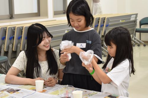 ぷにぷに？どろどろ？かたくり粉スライムであそぼう！