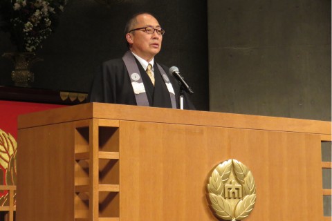 木越学長による告辞