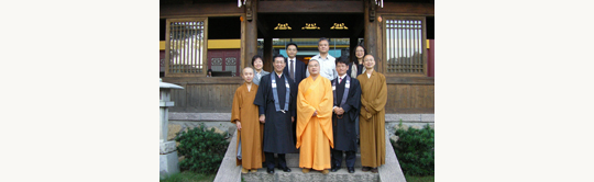 永福禅寺での記念撮影（前列向かって右から3番目は住職の月真法師）