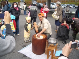 もちつき大会の様子