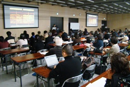 講座の様子（東京都港区、京都造形芸術大学外苑キャンパス）