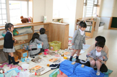広々とした園舎の廊下