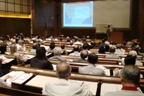 2012年度前期生涯学習講座『シリーズ浄土三部経を読む-仏説観無量寿経-』の様子