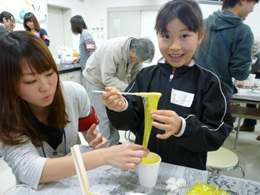 おおたにキッズキャンパス　「水っておもしろいね！」の様子