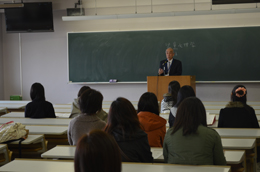 下道省三先生による模擬授業の様子