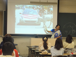 模擬講義の様子（国際文化学科）