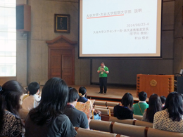 学生スタッフによるイベント説明