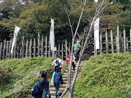 笹尾山の石田三成陣跡へ