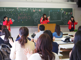 在学生による学び紹介の様子（幼児教育保育科）