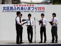 仏教讃歌を披露する男声合唱団