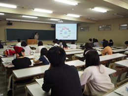 2号館での大学説明会の様子