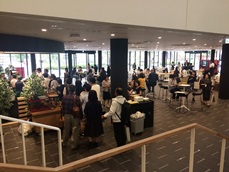 慶聞館ロビーの様子