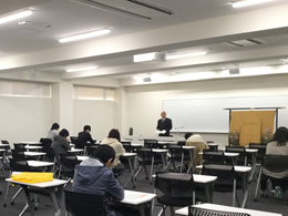 本学慶聞館での「キャンパス開講」の様子