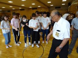 御年90歳！リム転がしの名人です