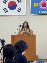 韓国語でスピーチする西本麗さん