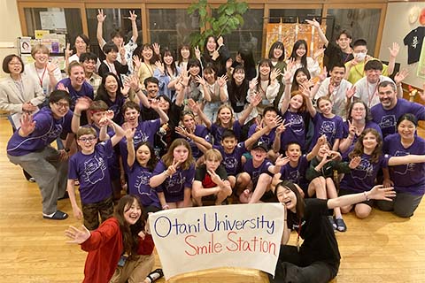 「Otani University Smile Station」集合写真