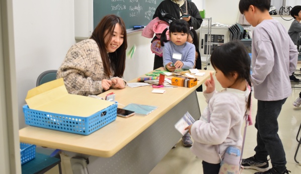 飛ばしている様子