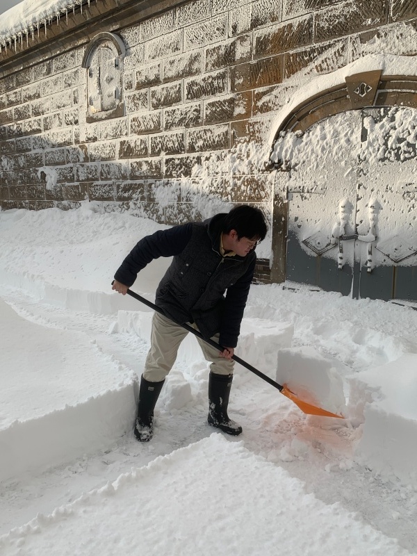 除雪作業を行う三木さん