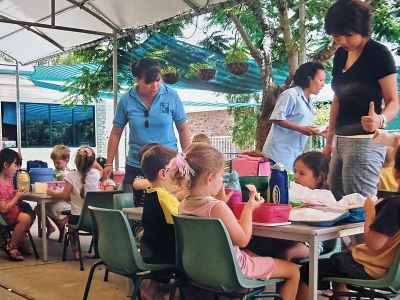 オーストラリアの幼稚園にてランチタイムの様子