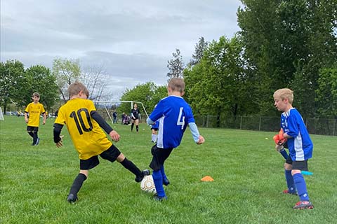 ホストキッズのサッカーの試合を観戦