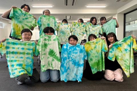 ゼミ内で製作したTシャツ
